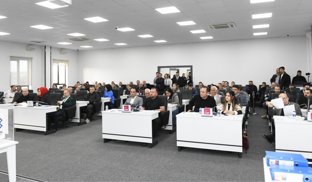 ALTIEYLÜL MECLİSİ KARIŞTI: CHP BÖLÜNDÜ, ENCÜMEN VE BAŞKAN VEKİLLİĞİ MUHALİFLERE GEÇTİ