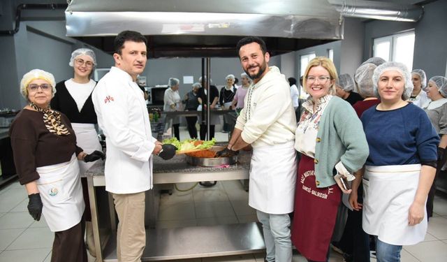 GASTRONOMİ AKADEMİSİ'NDE ÇİĞKÖFTE YOĞURDULAR