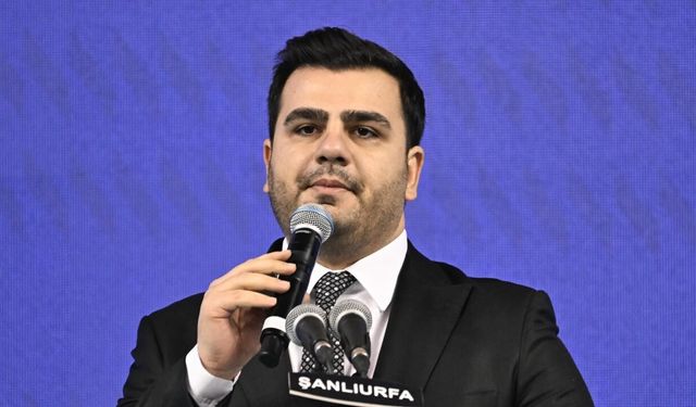 İzmir Siyasetinde Beklenmedik Hamle! Eyyüp Kadir İnan Karşıyaka Belediye Başkanı Yıldız Ünsal’a Neden Teşekkür Etti?