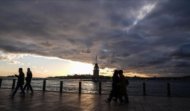 AKOM'dan İstanbul İçin 'Sarı' Alarm! Güneşli Hava Sizi Yanıltmasın: O Gün Sıcaklıklar 10 Derece Birden Düşecek…