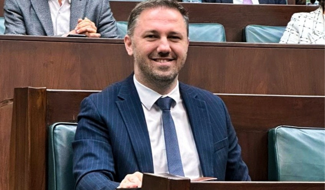 AK Parti Susurluk İlçe Başkanı Şafak Mut: Susurluk'un geleceği satılamaz!