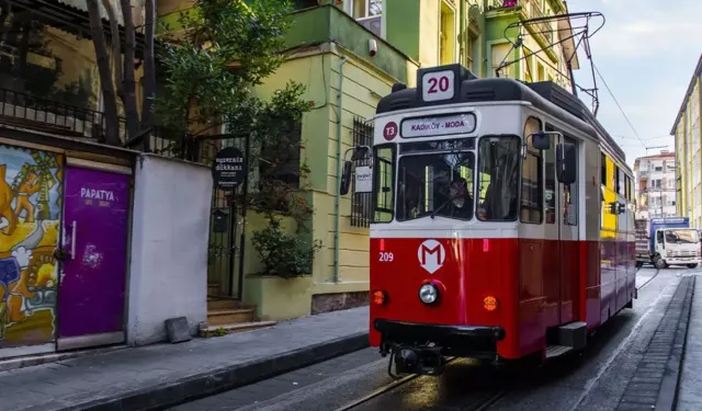 Son Dakika: Kadıköy-Moda Tramvayı Durduruldu! T3 Hattında Kara Yolu Aracı Arızası Nedeniyle Sefer Aksaması