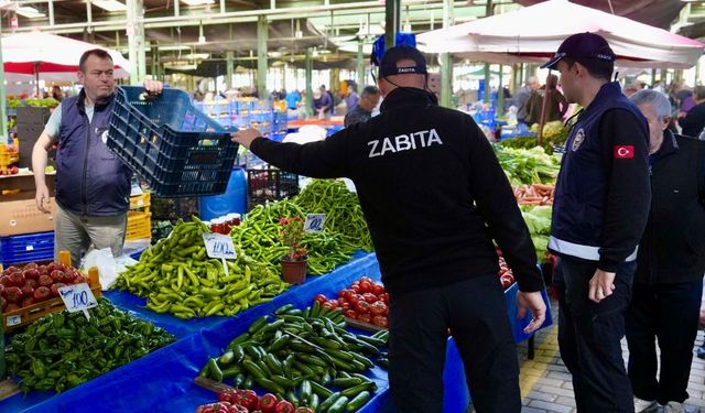 Burhaniye'de Vatandaşın Sofrasına Zabıta Kalkanı! Pazar Alışverişinde Hileye Geçit Yok: Denetimler Artırıldı!