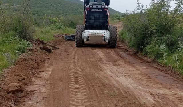 Bigadiç’te Arazi Yollarına Bakım Mesaisi: Kırsal Mahallelerde Ulaşım Ağı Güçleniyor