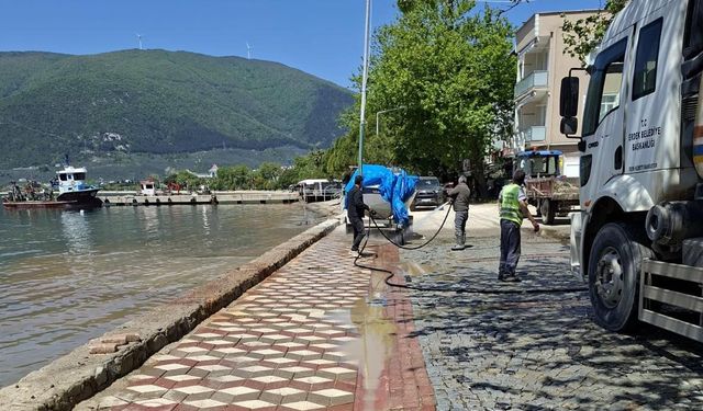 Erdek Belediyesi’nden Ocaklar Mahallesi’nde Temizlik Çalışması