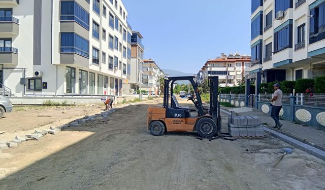 Edremit Altınkum’da Yol Seferberliği: Halide Onbaşı Caddesi Yenileniyor!