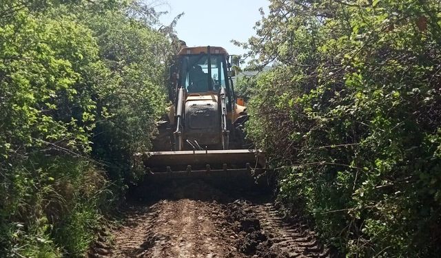 Bigadiç’te Kırsal Yollar Yenileniyor: Belediye Ekipleri Sahaya İndi!