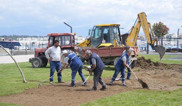 Burhaniye Belediyesi Yaz Sezonu ve Bayram Öncesi Parklarda Bakım Çalışması Başlattı