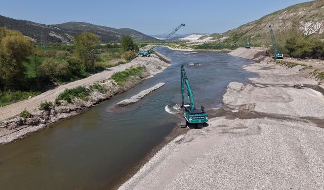 SİMAV ÇAYI'NDA TAŞKIN RİSKİNE KARŞI DEV HAMLE