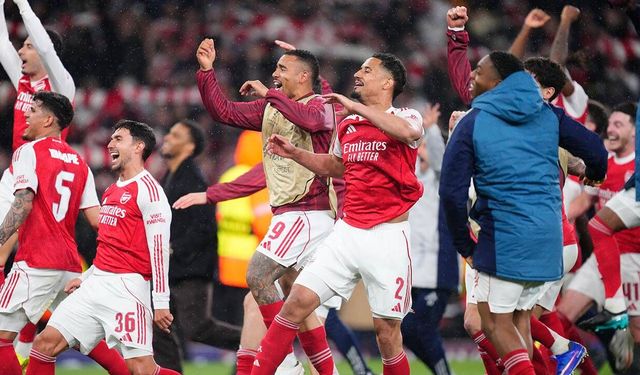 İngiltere’de Tarihi Gün, 22 Yıllık Kabus Resmen Bitti! Manchester City Takıldı, Arsenal Premier Lig'de Şampiyon Oldu!