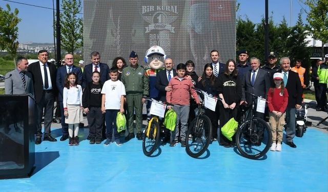 Balıkesir’de "Bir Kural, Bir Ömür" Heyecanı: Vali Ustaoğlu ve Başkan Akın Çocuklarla Buluştu!