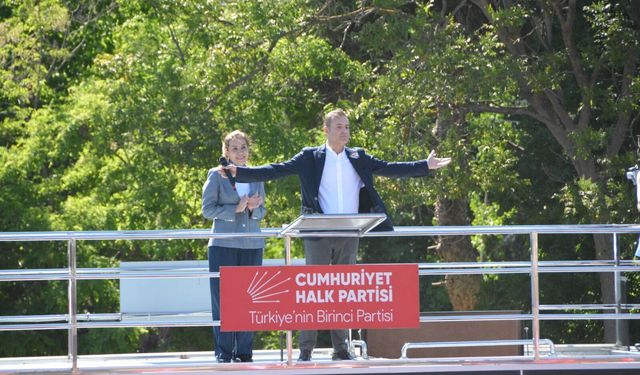 BÜYÜKŞEHİR BELEDİYE BAŞKANI AHMET AKIN ÜÇ KERE TEKRAR ETTİ: “CUMHURİYET HALK PARTİLİYİM”