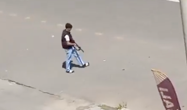 SON DAKİKA! Diyarbakır'da Silah Sesleri! Okul Önünde Pompalı Tüfekli İki Kişi Gözaltında