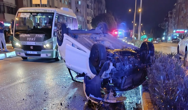 Balıkesir'de Korkutan Kaza! Otel Basri Kavşağı'nda Araç Ters Döndü! Yaralılar Var!