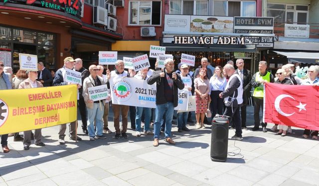 Balıkesir’de Emeklilerden TÜİK Protestosu: “Gerçek Enflasyonu Açıklayın”