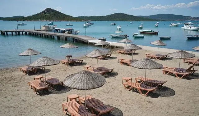 Ayvalık'ta Beach Fiyatları Dudak Uçuklattı! 2026 Yazında Plaj Giriş Ücretleri Ne Kadar Oldu?