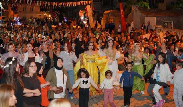AYVALIK'IN GELENEKSEL TEFERİÇ ŞENLİKLERİ'NDE NELER OLDU?