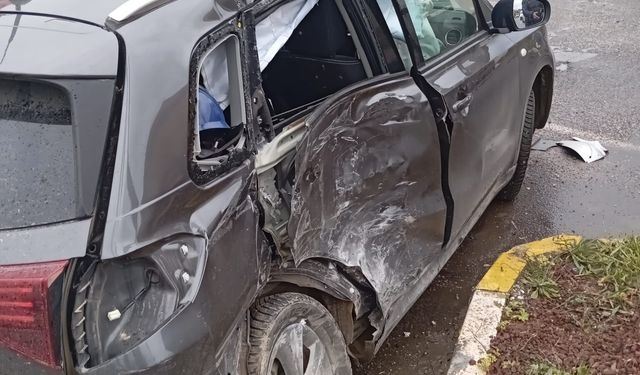 SON DAKİKA: Çanakkale-İzmir Yolunda Feci Kaza! Bir Araç ile Tır Çarpıştı: Çok Sayıda Yaralı Var!