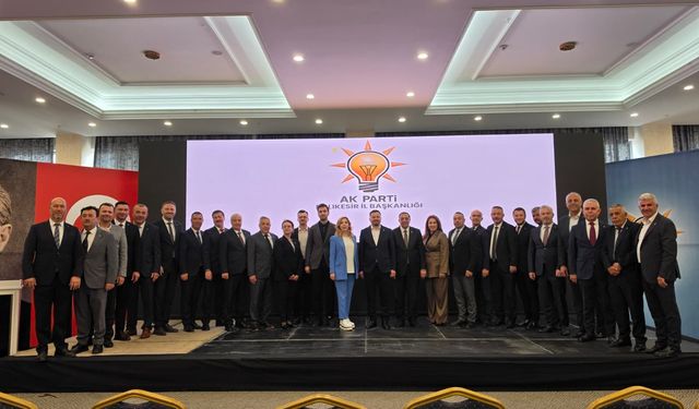 AK Parti'den Ayvalık'ta Dev Zirve "Türkiye Yüzyılı" Rotası Çiziliyor: 5 İl ve 60 İlçe Tek Yürek!