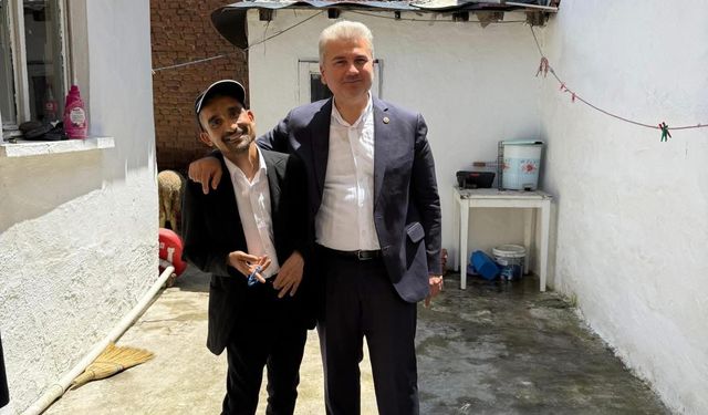 Balıkesir'de Dayanışma! Milletvekili Mustafa Canbey, Engelli Vatandaşın Bayram Sevincine Ortak Oldu!