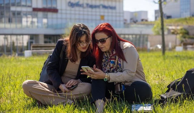 Bandırma’dan İlham Veren Tablo: Anne ve Kızı Aynı Kampüste Başarıya Koşuyor!