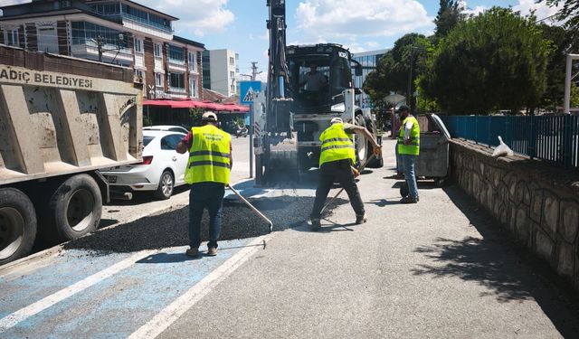 Bigadiç’te Ulaşım Konforu Artıyor: Asfaltlama Çalışmaları Sürüyor