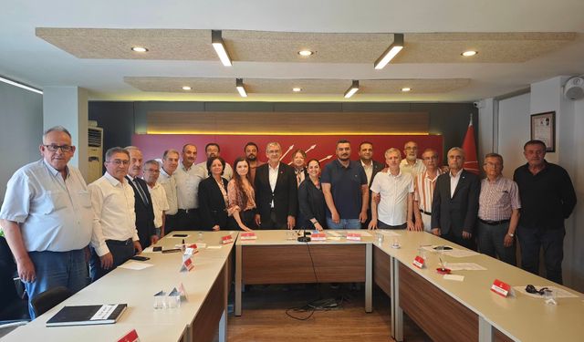 CHP Balıkesir İl ve 20 ilçe başkanından ortak mesaj: Tek yumruk Özgür Özel'in yanındayız