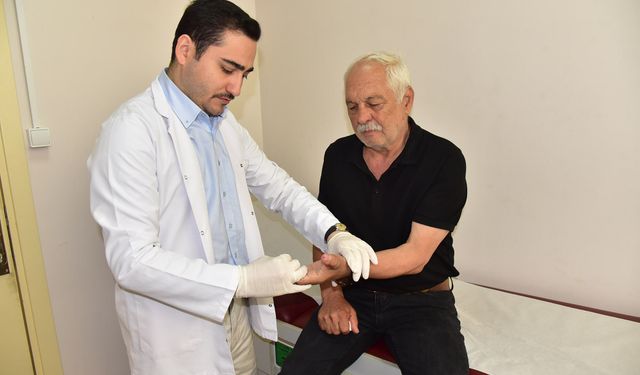 Balıkesir Üniversitesi Hastanesi'nde Büyük Başarı: Motorlu Testereyle Kopan Parmak Yeniden Dikildi