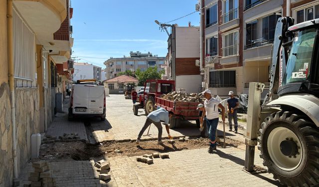 Edremit Belediyesi'nden Cumhuriyet Mahallesi'nde Yol Çalışması