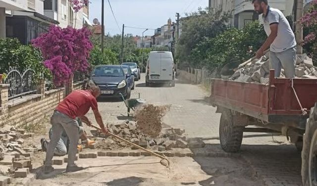 Edremit Belediyesi'nden İskele Mahallesi'nde Yol Tamirat Çalışması