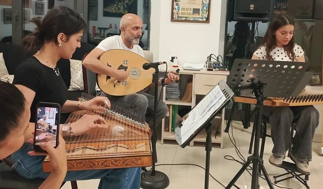 Balıkesir’de Kelimeler Müziğe Dönüştü: Edebiyat Akademisi’nde Sanat Ziyafeti