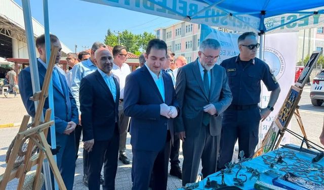 Kepsut'ta El Emeği Göz Nuru: Halk Eğitim Yıl Sonu Sergisi Açıldı