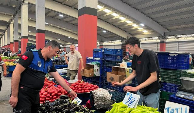 Cuma Pazarı'nda Zabıta Denetimi: Fiyat ve Tartı Kontrolü