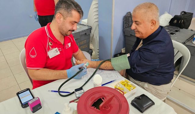 Karesi'de Anlamlı "KAN"panya: İl Müdürü Selehattin Kal'dan 25. Kan Bağışı!