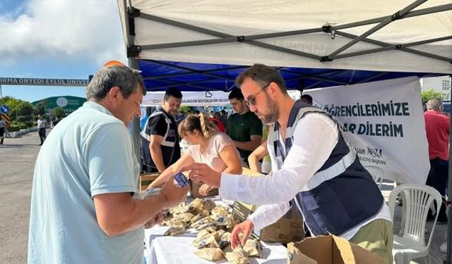 Bandırma Belediyesi'nden YKS öğrencilerine anlamlı destek! Sınav sabahı ikram dağıtıldı