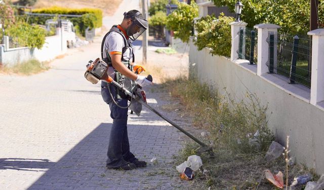 Burhaniye’de Temizlik Mesaisi: Yaz Sezonuyla Birlikte Çalışmalar Yoğunlaştı