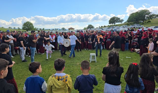 Sındırgı'da Yayla Şenliği: 7'den 70'e Herkes Oradaydı! Balıkesir'de Unutulmaya Yüz Tutmuş Oyunlar Yeniden Canlandı