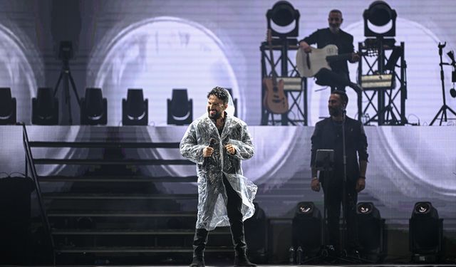 Ankara’da Megastar Tarkan Rüzgarı! Konser Alanında İğne Atsan Yere Düşmüyor!