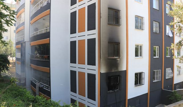 KİLİS'TE KORKUTAN EV YANGINI! Alevler Arasında Kalan 4 Kişi Dumandan Etkilendi