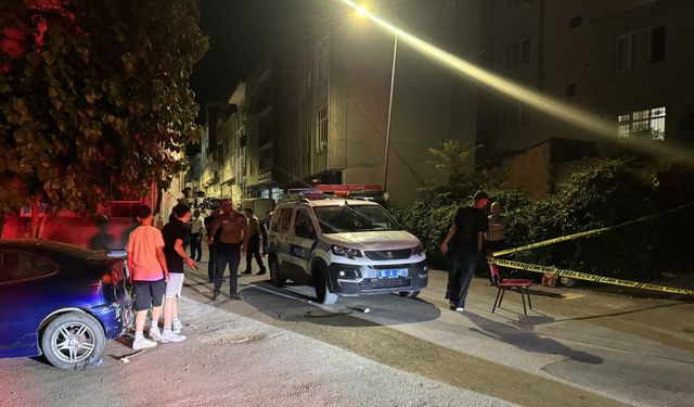 Bursa Yıldırım'da Kıraathanede Silahlı Kavga! Tabancayla Vurulan 2 Kişi Yaralandı