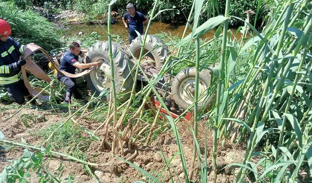 Aydın'da Feci Traktör Kazası! Şarampole Devrilen Traktörün Sürücüsü Hayatını Kaybetti