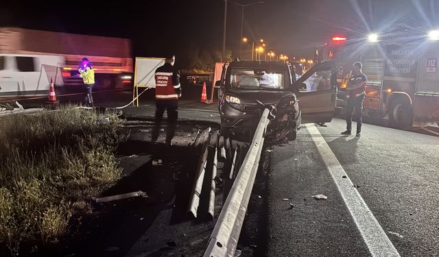 Anadolu Otoyolu’nda Feci Kaza: Bariyerlere Saplanan Araçta Can Pazarı! 1 Ölü, 3 Yaralı