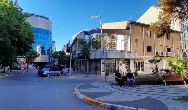 Balıkesir'de bir kültür mirası daha yok oluyor! Eski Emek Sineması yıkılıyor