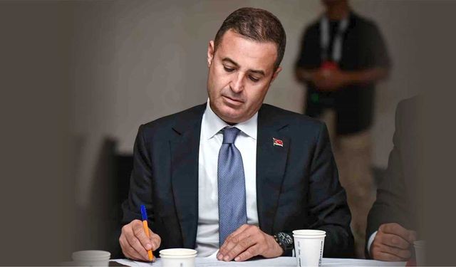 Büyükşehir Meclisi'nde soğuk savaş! Ahmet Akın bundan sonra hep böyle mi davranacak?