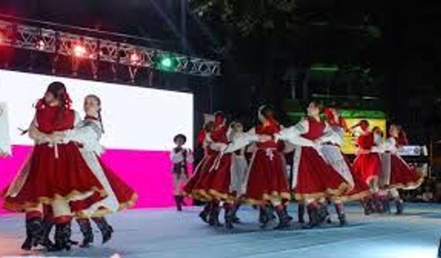 400 Dansçı Erdek'te Buluşuyor! Uluslararası Halk Dansları Festivali İçin Geri Sayım Başladı