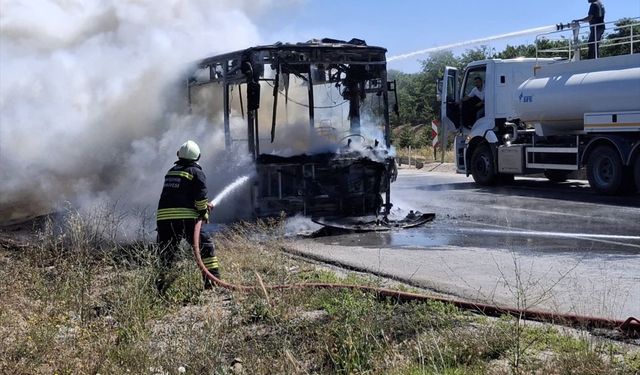 Eskişehir'de Korkutan Yangın: Seyir Halindeki Belediye Otobüsü Alev Alev Yandı!