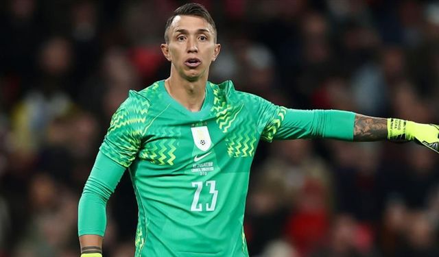 Fernando Muslera'dan Yürekleri Ağıza Getiren Olay: Maç Sırasında Yere Yığıldı, Sağlık Ekipleri Seferber Oldu!