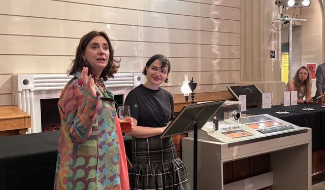 LONDRA'DA BİR TÜRK SANATÇI! Melek Zeynep Bulut’un "Eşyanın Sırrına Dair" Eseri İngiltere Müzesi’nde Ziyarete Açıldı