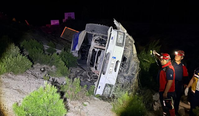 Edremit Kalkım Yolunda Feci Kaza: Sürücü Hayatını Kaybetti, Araçta Sıkışan Yolcu Kurtarıldı!