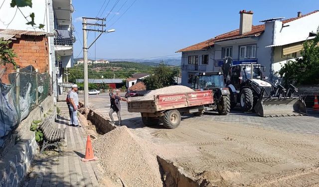 Dursunbey’de Yol Seferberliği: Altyapısı Biten Sokaklarda Yenileme Çalışmaları Başladı!